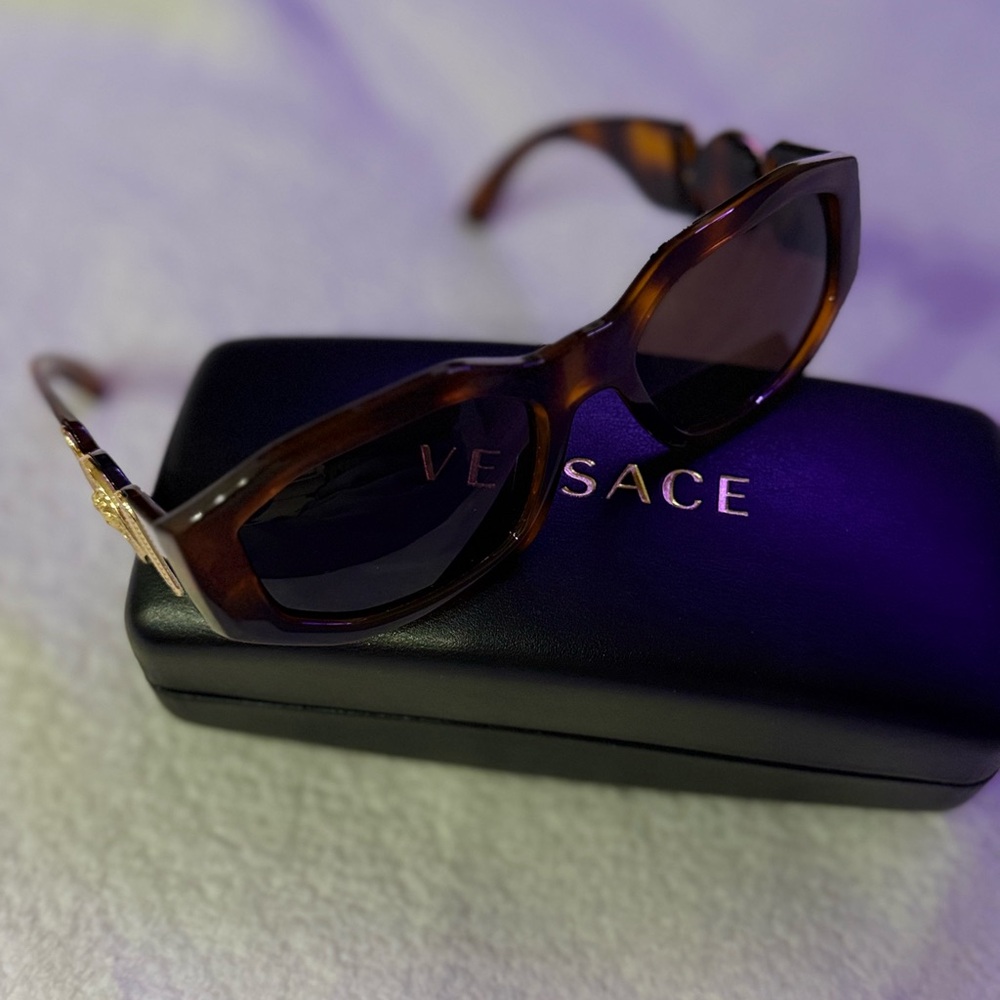Versace woman sun glasses